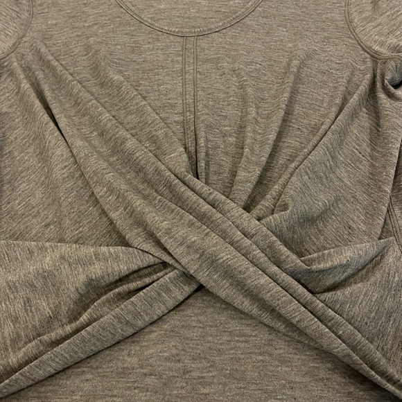Lululemon Gray Cropped Twisted Front Top Size 4 - Picture 2 of 5